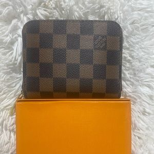 Brand new small fashion zip around wallet